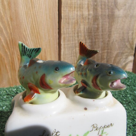 Vintage Nodder Fish Porcelain Salt & Pepper Shaker & Holder Made In Japan - Picture 2 of 10